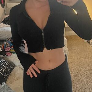 Black Cropped Zip-Up Sweater